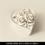 vase decoratif blanc roses relief porcelaine classique tasse bol plat boite rond coeur carreeDecoration