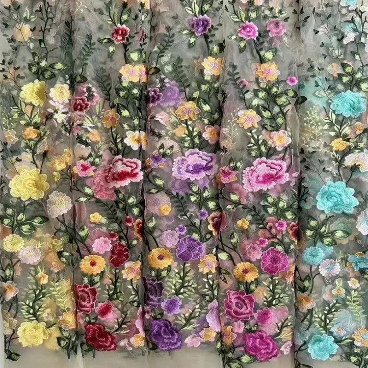 tissu dentelle brodée fleurs gris rose vert blanc bleu floral 130cm large respirant Jacquard