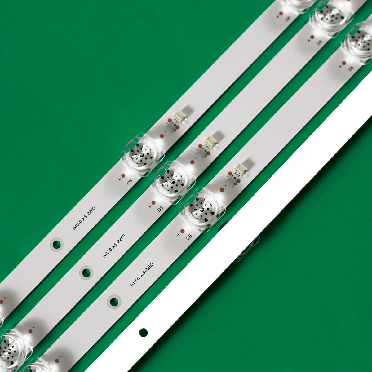 bande led blanche rectangulaire moderne connecteurs led opaques fixations inclusées