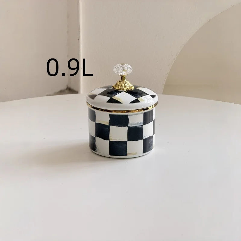 contenants cuisine porcelaine émaillée carreaux géométriques bleu blanc rose classiques