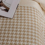 drap lit houndstooth beige clair classique motif carreaux qualité supérieure maison decoration chambre texture