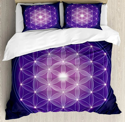 Parure de lit bleu foncé avec motif fleur de vie et étoiles sur un lit