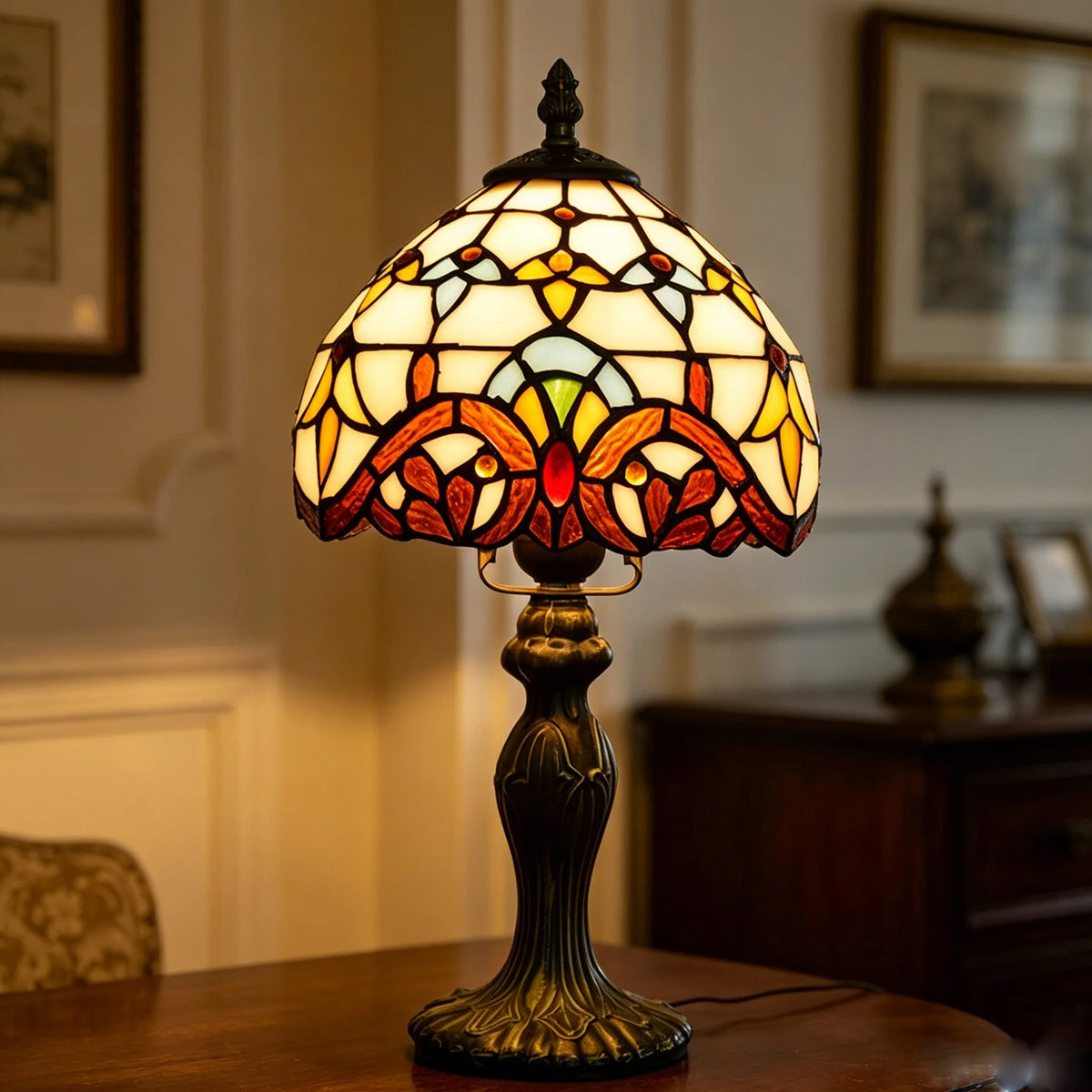 lampe table tiffany art nouveau motifs floraux vert marron beige rouge jaune blanc vitrail