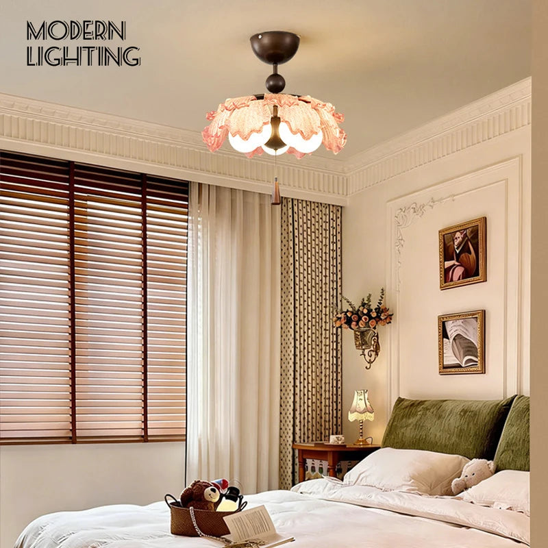 lampe suspendue moderne rose dorée fleurs paillettes romantique verre cuivre