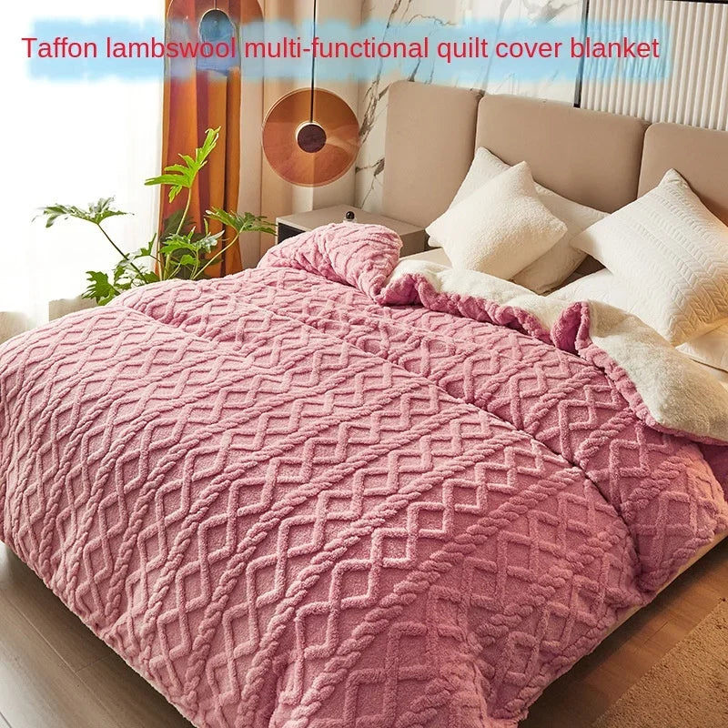 Housse de couette rouge dans une chambre décorée avec des coussins coordonnés