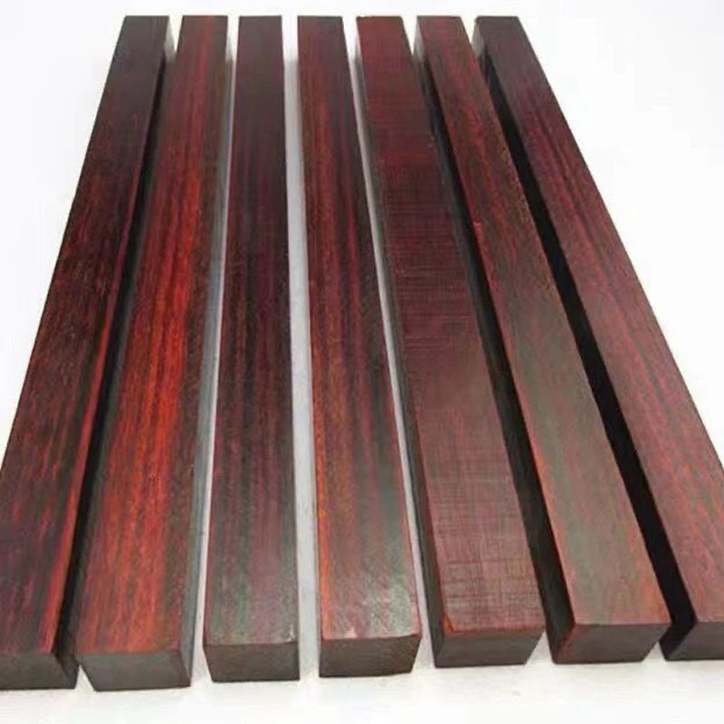 bâtonnets bois rouge foncé brun grain naturel rustique haute densité sculptural bricolage matériaux
