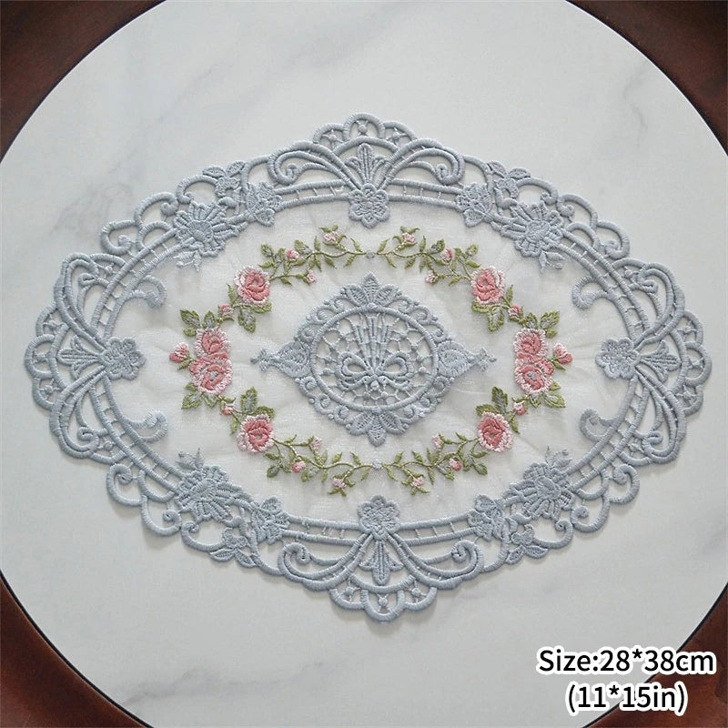 serviettes table vintage broderie florale dentelle rose blanc vert