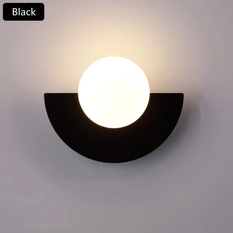 lampes murales modernes blanc rouge noir jaune sphères translucides demi cercles opaques minimaliste