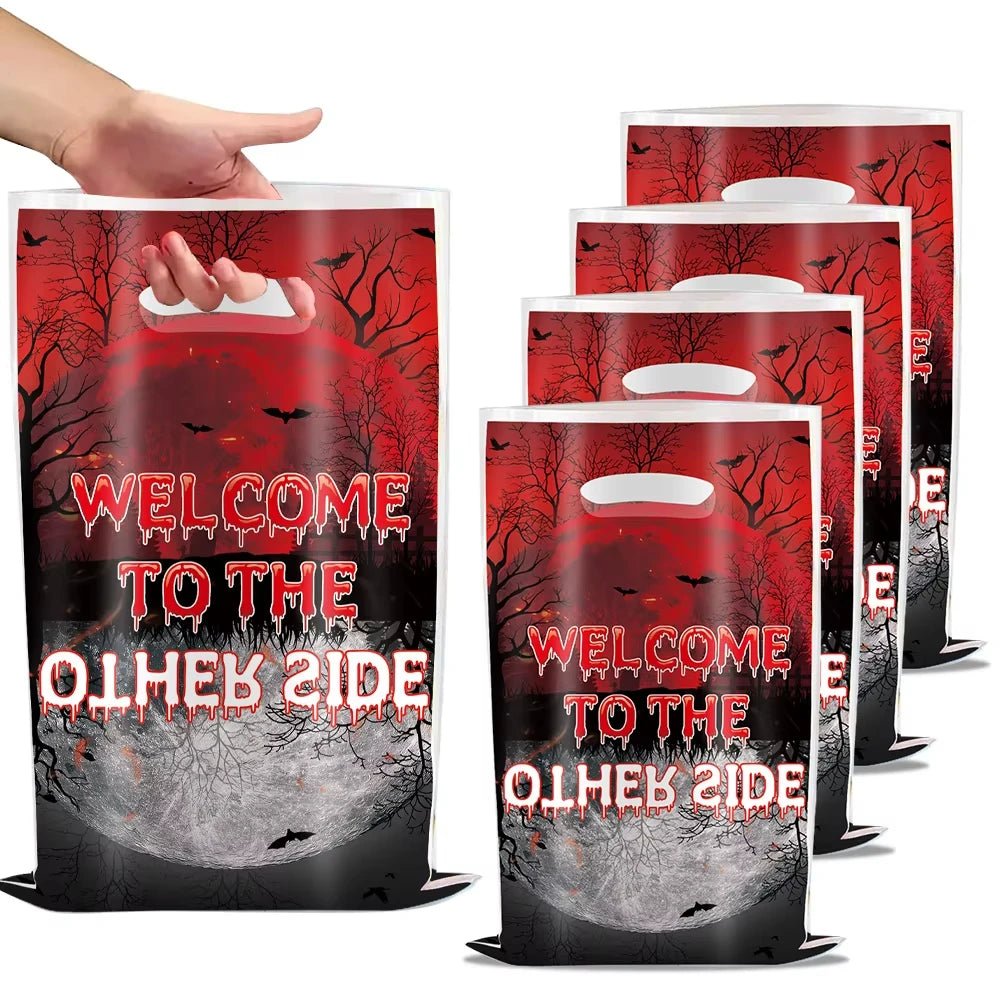 décoration fête thème halloween arbre nu serviettes assiettes tasses bannières rouge noir