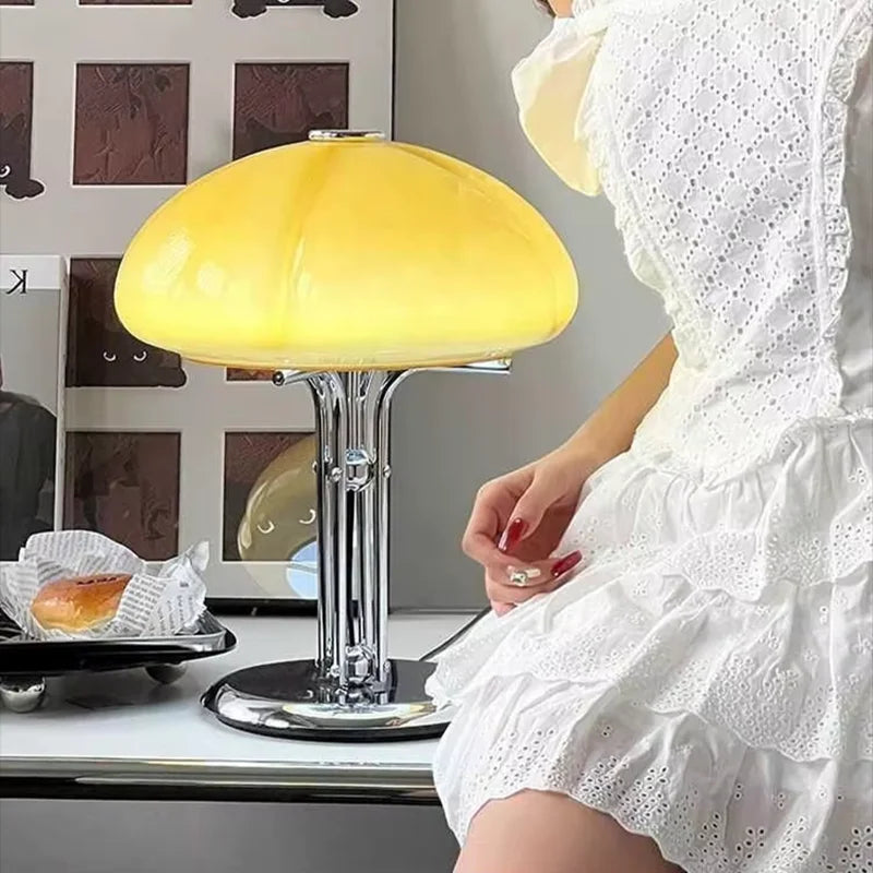Lampe Bauhaus orange avec abat-jour en verre