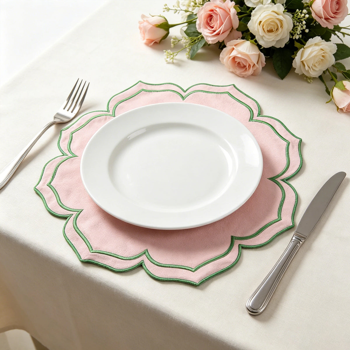 serviettes table carrées coton lin brodé motif floral rose clair vert classiques
