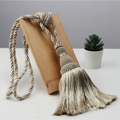 Embrasses de rideau avec pompons en bois couleur violet