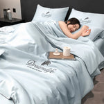 drap lit bleu clair broderie plumes bordure dorée moderne élégant coton doux maison