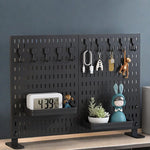 panneau rangement perforé blanc moderne fixation murale porte clés cache câbles support plante horloge