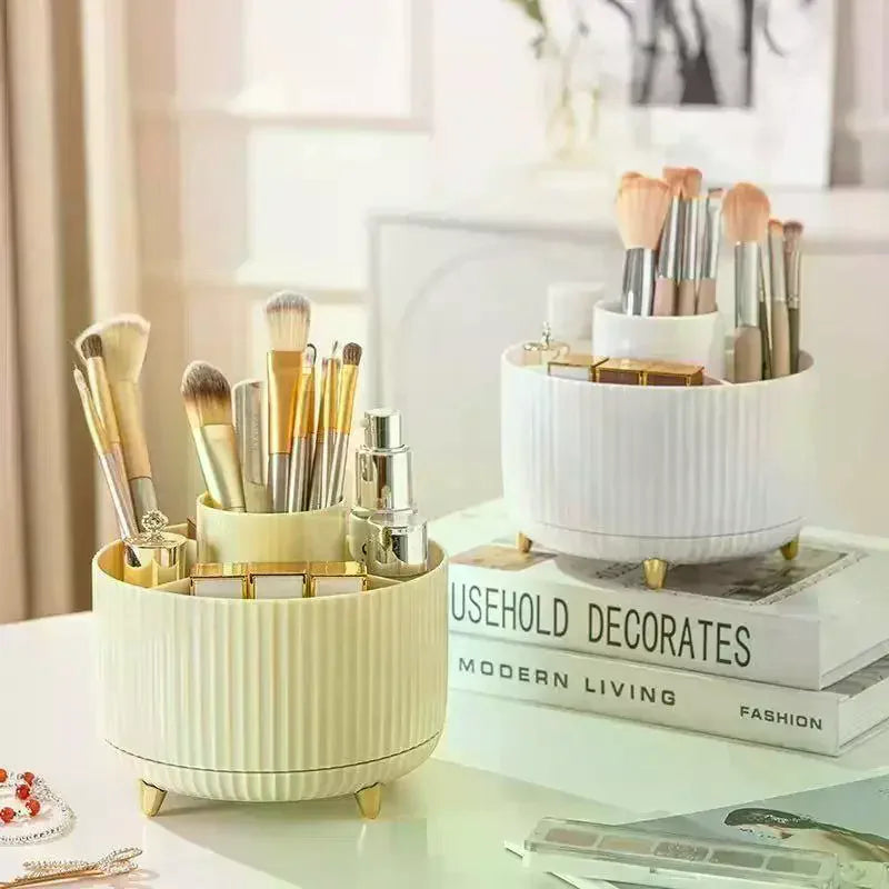 organisateur maquillage crème blanche rayures verticales moderne pieds patte d'animal bouteilles produits cosmétiques brosse
