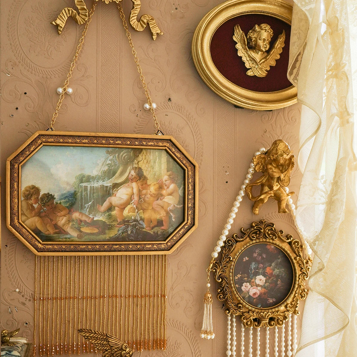 Cadre mural doré fleurs personnages classique or beige blanc decoration maison retro baroque chaine