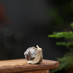 ornements céramique escargots gris artisanal détails sculptés décoration thé animal compagnie miniature imitation antique