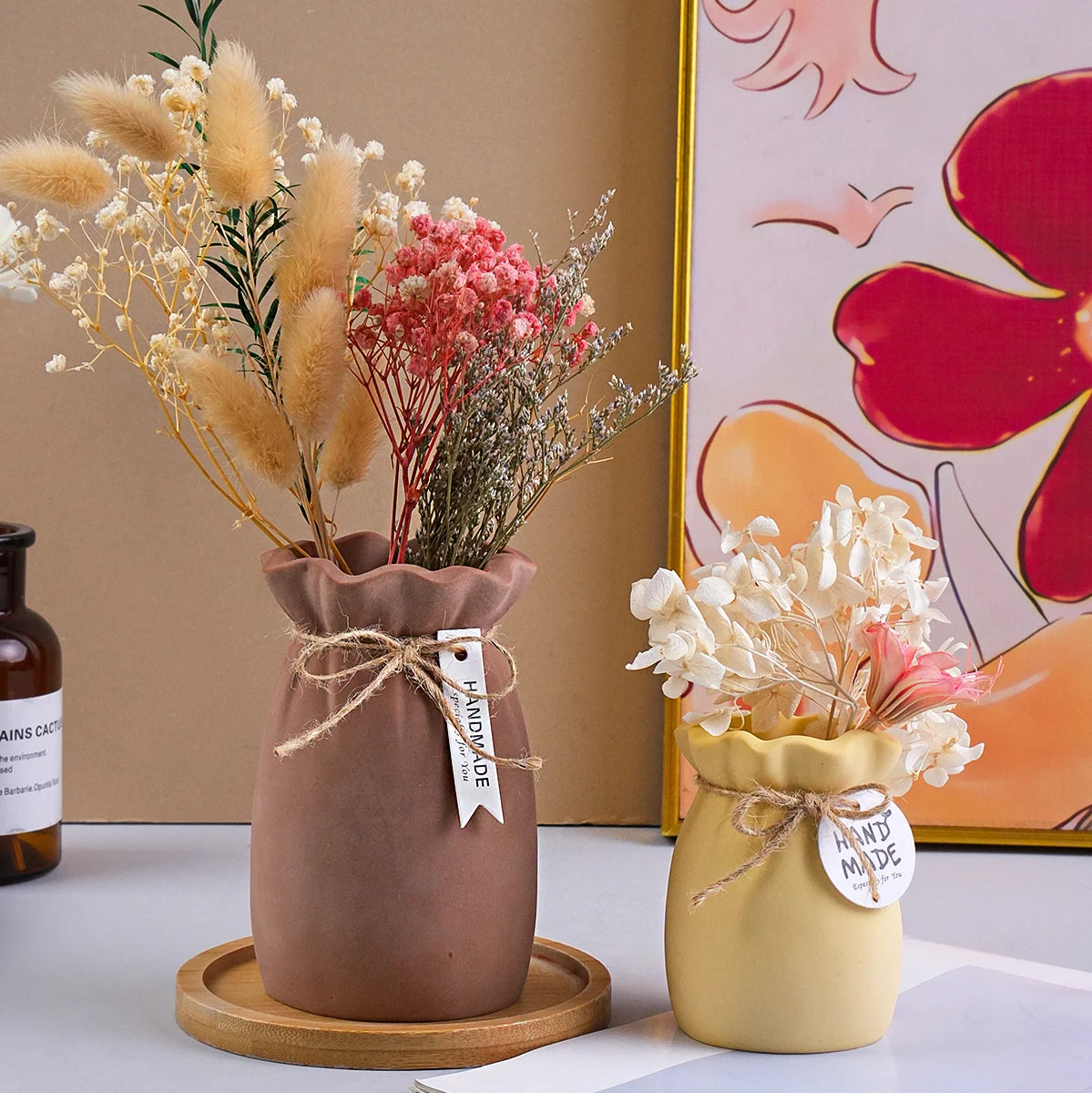vases silicone marron blanc jaune fleurs séchées moderne minimaliste hand made ruban jute éléments