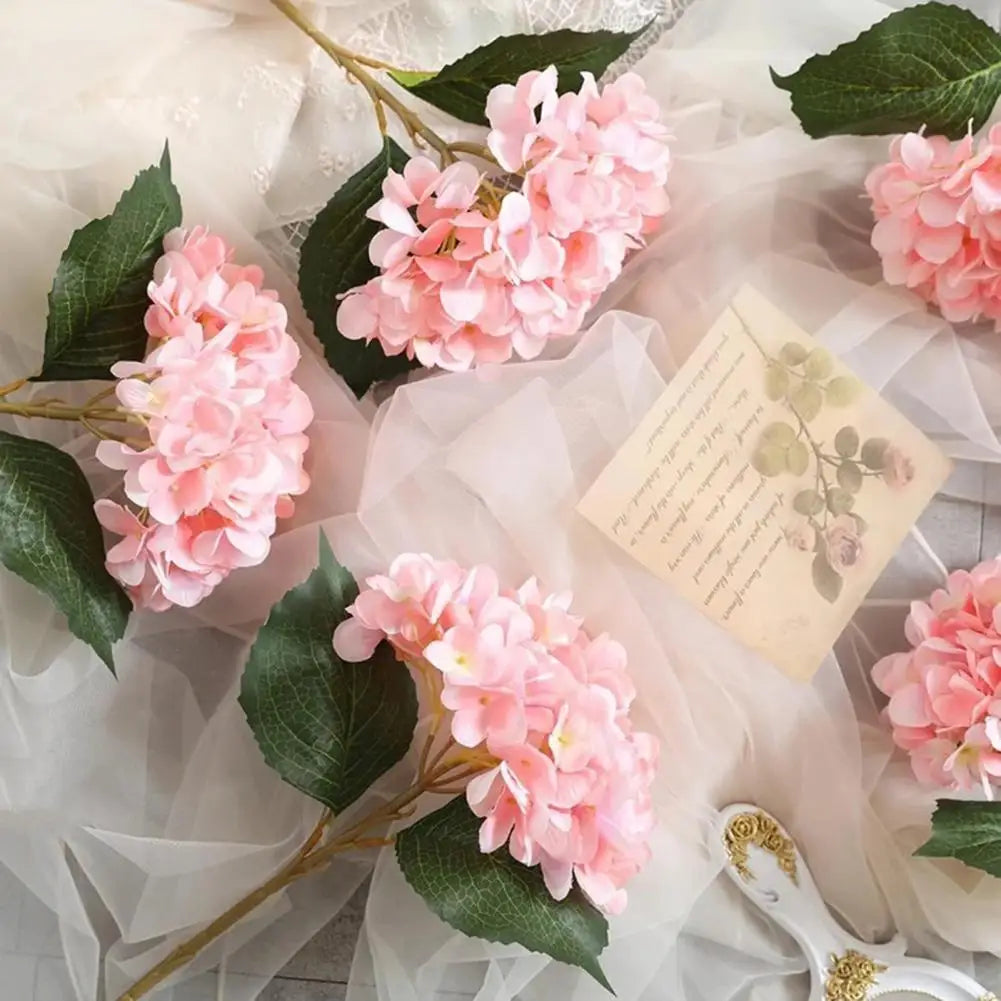 bouquet fleurs artificielles hortensias blanc bleu rose vert orange violet intérieur vintage romantique