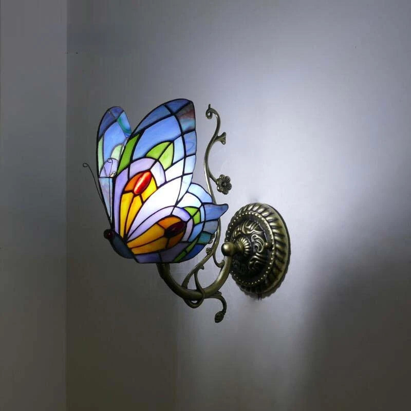 applique murale art nouveau papillon verre coloré bleu rouge verte fixée mur blanc or