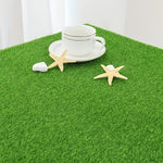 tapis décoration extérieure herbe artificielle vert imitation gazon texturé opalescent animaux miniatures jardin