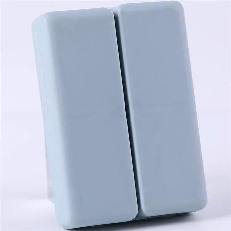 boîte pilules hebdomadaire compartiments couleurs pastel croix blanche moderne pratique