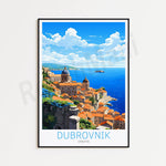 Cette image colorée et vibrante montre une vue panoramique de la ville côtière de Dubrovnik, en Croatie, avec ses bâtiments aux toits orangés, ses dômes et ses clochers se dressant sur les falaises surplombant la mer Adriatique d'un bleu éclatant.