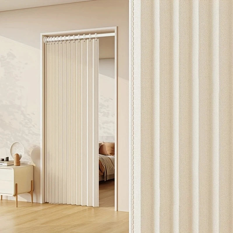 rideau plissé moderne porte intérieure beige clair tissu texturé plis verticaux opacité variable barre