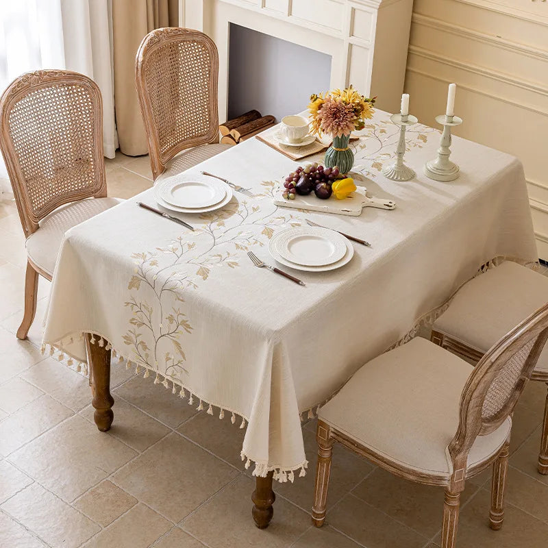 nappe table imperméable brodée fleur classique beige tassellettes hiver automne ramadan maison mariage