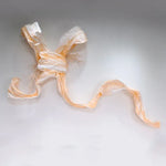décoration murale tissu plissé semi transparent motif floral abstrait couleurs blanc rose orange bleu