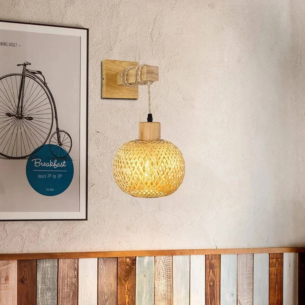 Applique murale bambou éclairant un coin cuisine cosy