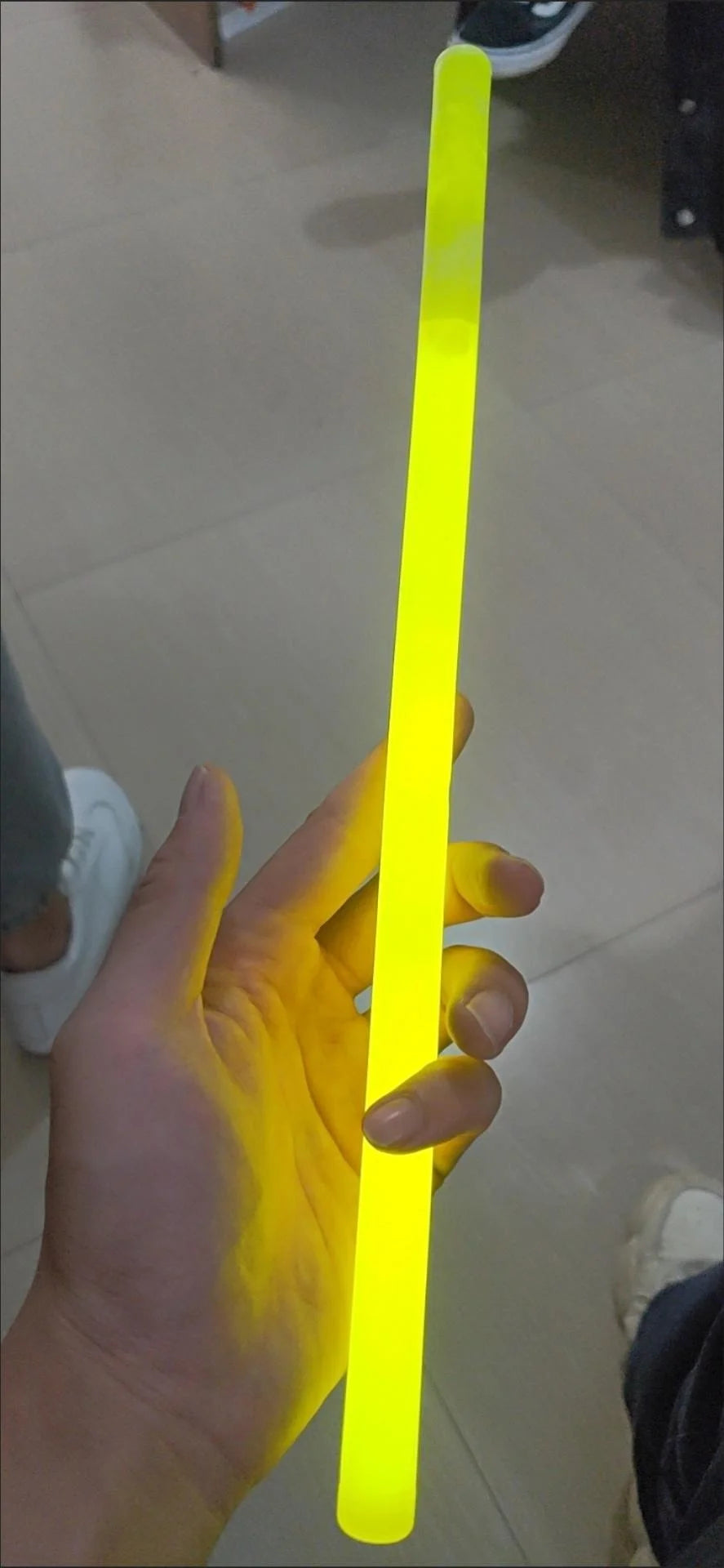 bâtons lumineux 35cm jaune vert bleu orange rose occasion fête anniversaire mariage