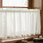 rideaux blancs pompons plis verticaux translucides decoratifs fleurs artificielles deco murale chambre hospitalière