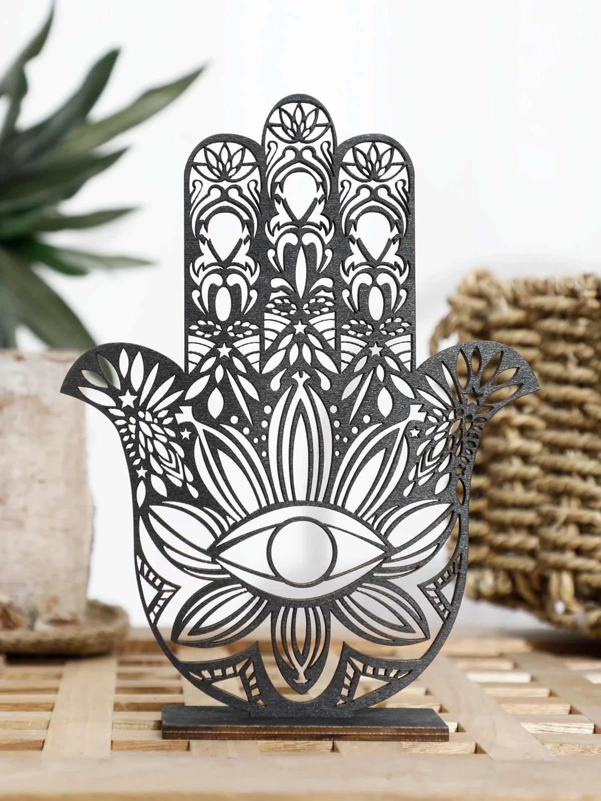 décoration maison main hamsa œil mal sculpture bois ornements floraux artisanal support plat