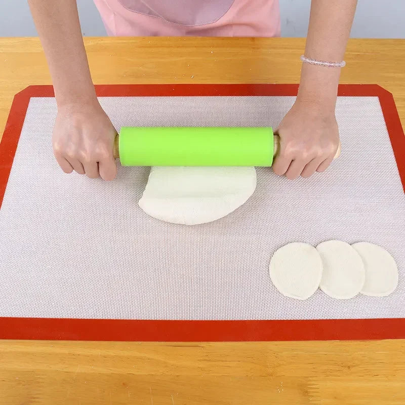 tapis cuisson silicone texturé blanc bord rouge moderne cuisine pâtisserie facile utilisation nettoyage résistant