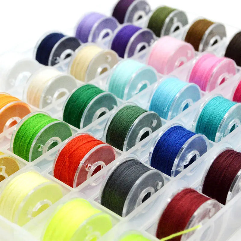 rangements bobines fil coudre boîte acrylique moderne accessoire couture organisation bricolage palette couleurs