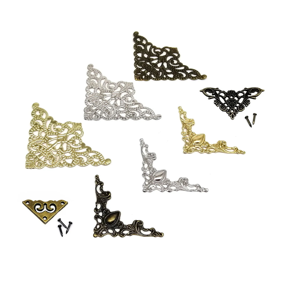 ornement métal doré motif floral baroque fixations protection angle scrapbook photo album bijoux bois