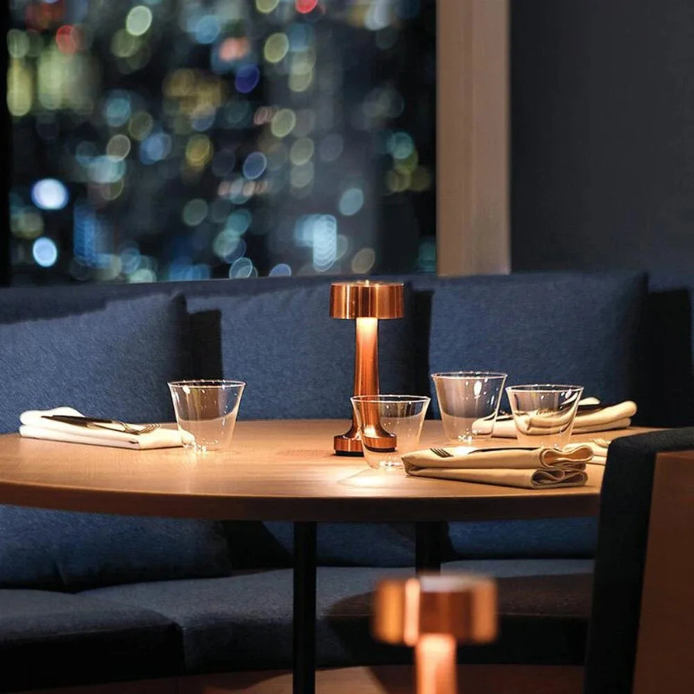 lampe table rechargeable cuivre moderne minimaliste base plate flux lumineux 249 2000 certification rohs