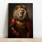 Un impressionnant portrait d'un lion majestueux habillé d'un manteau rouge et doré, évoquant la grandeur et la puissance.