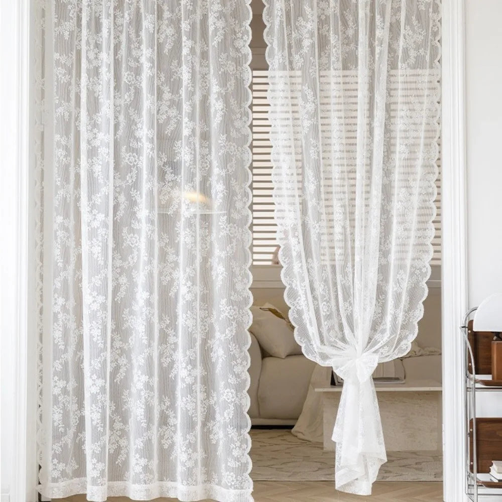 rideau voilage dentelle florale romantique noir blanc motifs végétaux translucide bohème tringle métalliques