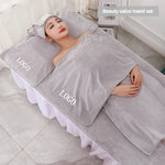 Set de serviettes SPA 5 pièces en microfibre blanche sur porte-serviettes