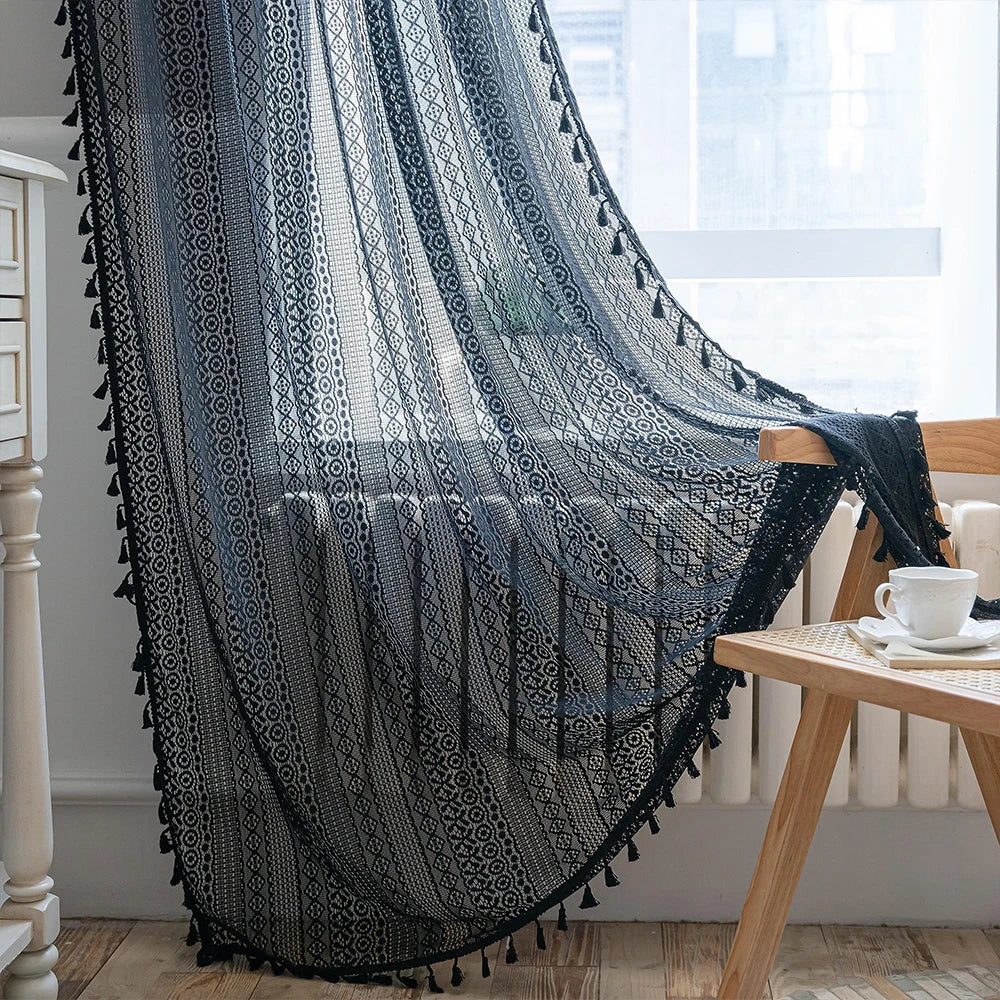 rideau boho chic dentelle transparent noir blanc franges salon chambre
