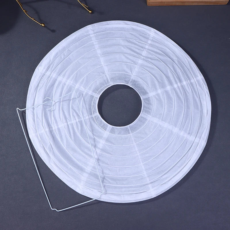 lanterne moderne blanche plissée opaque événements decoration suspendue câble