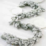 guirlande decorative noel vert neige branches feuillues vase panier osier festive rustique