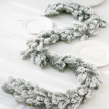 guirlande decorative noel vert neige branches feuillues vase panier osier festive rustique