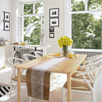 chemin table patchwork brodé dentelle blanche tissu burlap rustique chic serviettes assiettes couverts vases