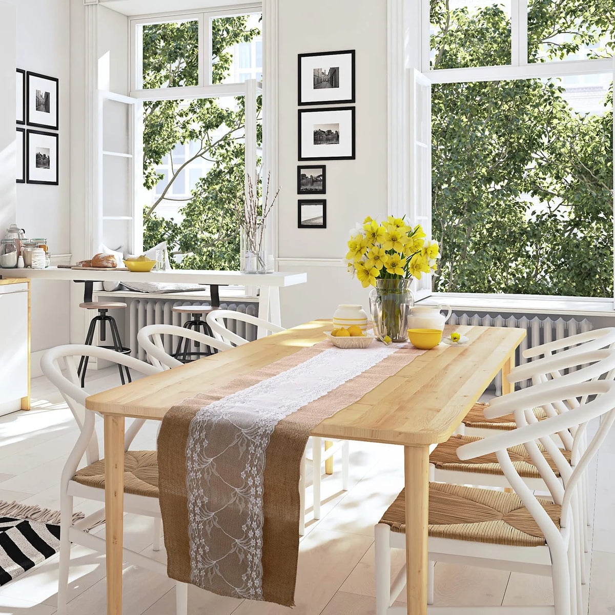 chemin table patchwork brodé dentelle blanche tissu burlap rustique chic serviettes assiettes couverts vases