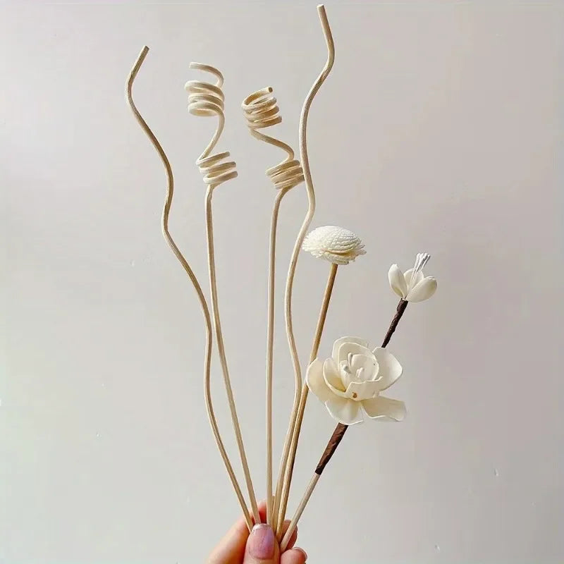 diffuseur huiles essentielles tiges spirales fleurs blanches moderne minimalisteintérieur décoration noir beige
