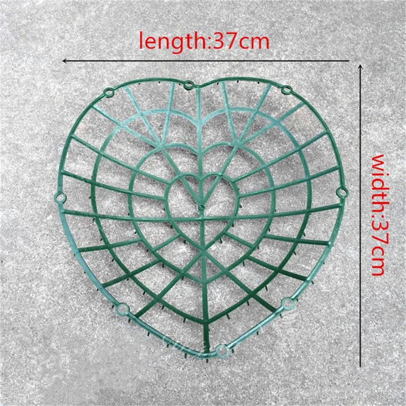 coeur métal vert grille géométrique moderne décoration intérieure festive arrangement floral transparent opaqué