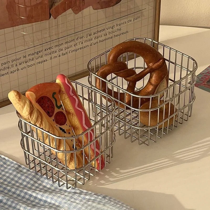 paniers métalliques argentés maille régulière modernes rangement cuisine salle bains respectueux environnement